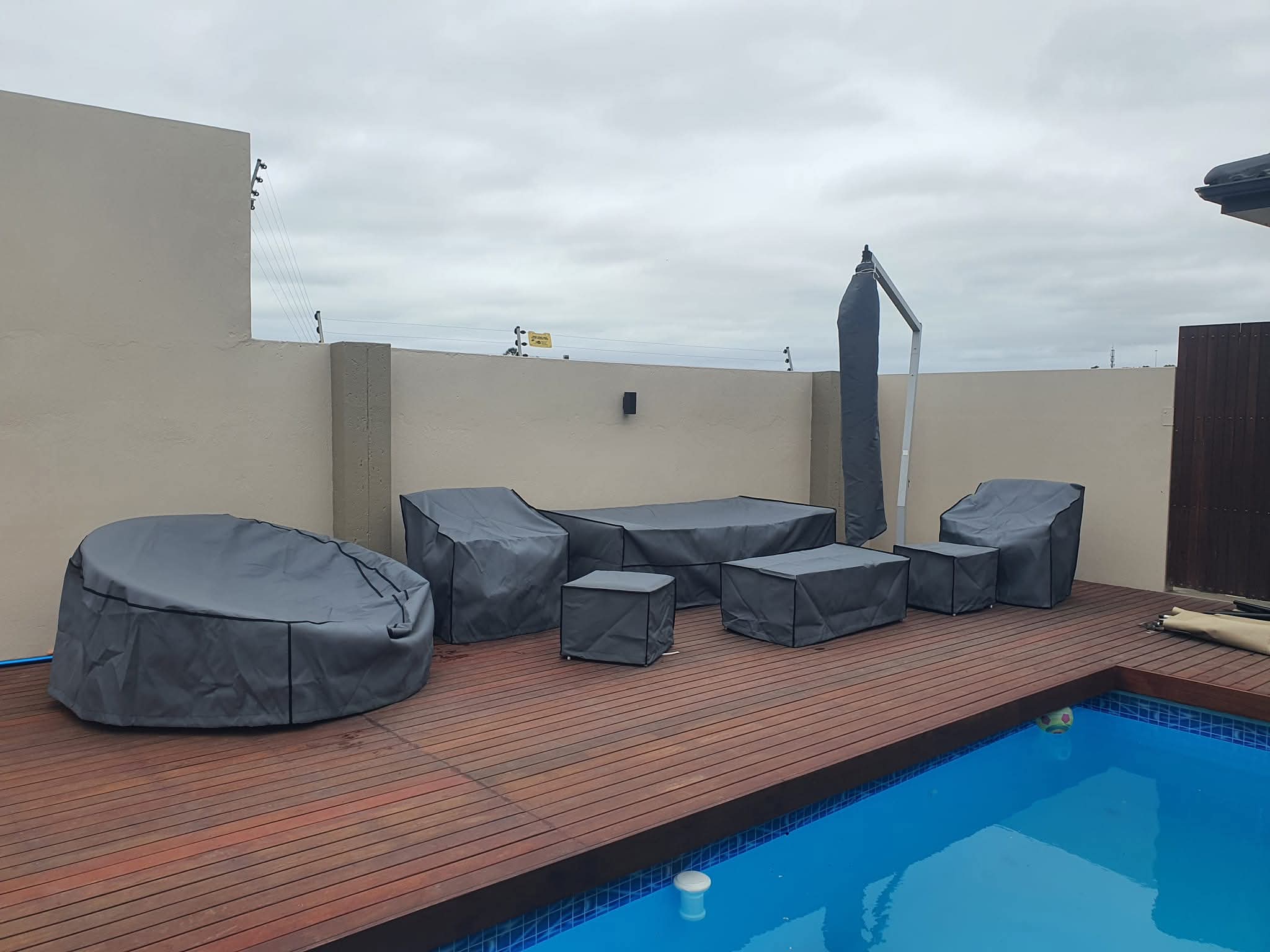 Waterproof outdoor braai cover